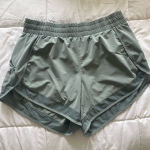 Athleta Mesh Racer Run 4” athletic Shorts